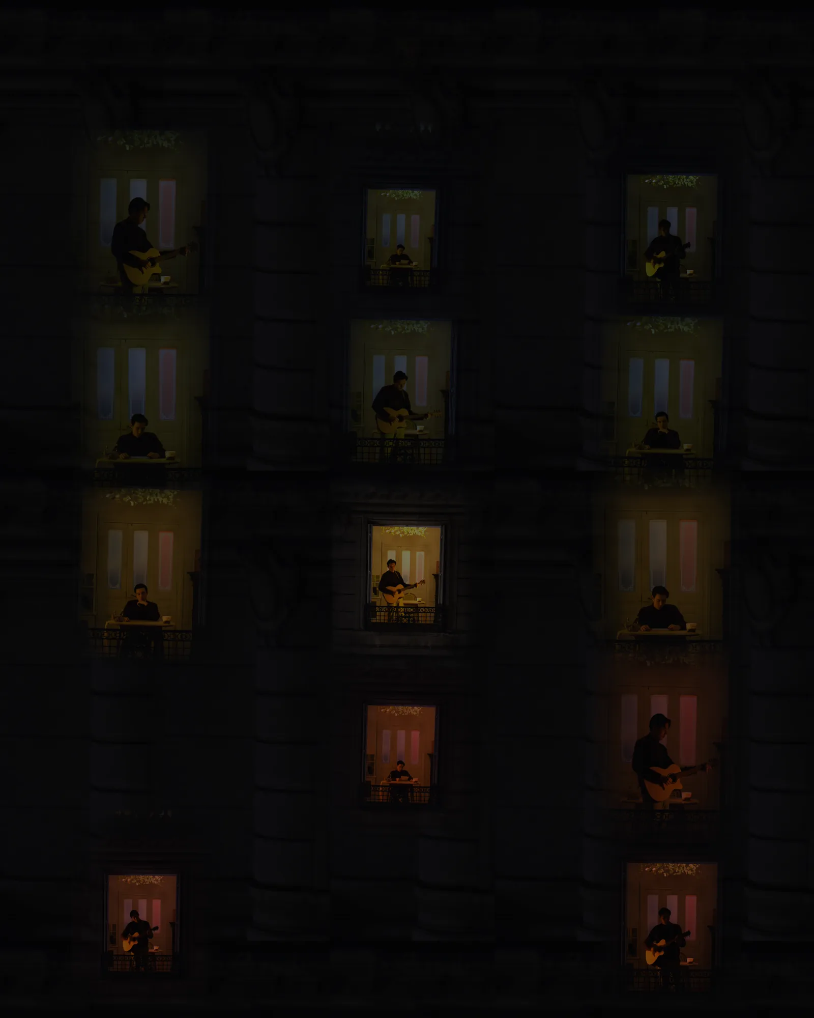 Un immeuble la nuit, treize fenêtres allumées